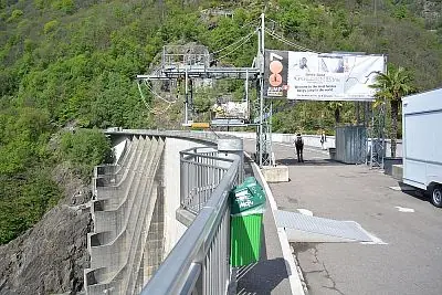 Fotografie z článku 64
