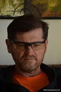 Fotografie z článku 143