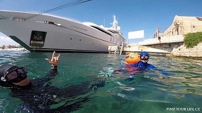 Freediving na Maltě: katamarán Valhala